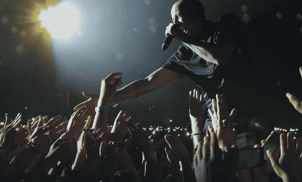 Los últimos días de Chester Bennington: La mezcla de la esperanza y el peso  que cargaba el vocalista de Linkin Park - Rolling Stone en Español