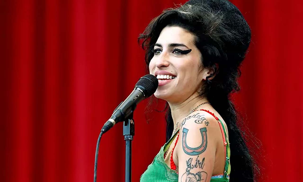 La memorable presentación de Amy Winehouse en Glastonbury ahora en vinilo -  Rolling Stone en Español