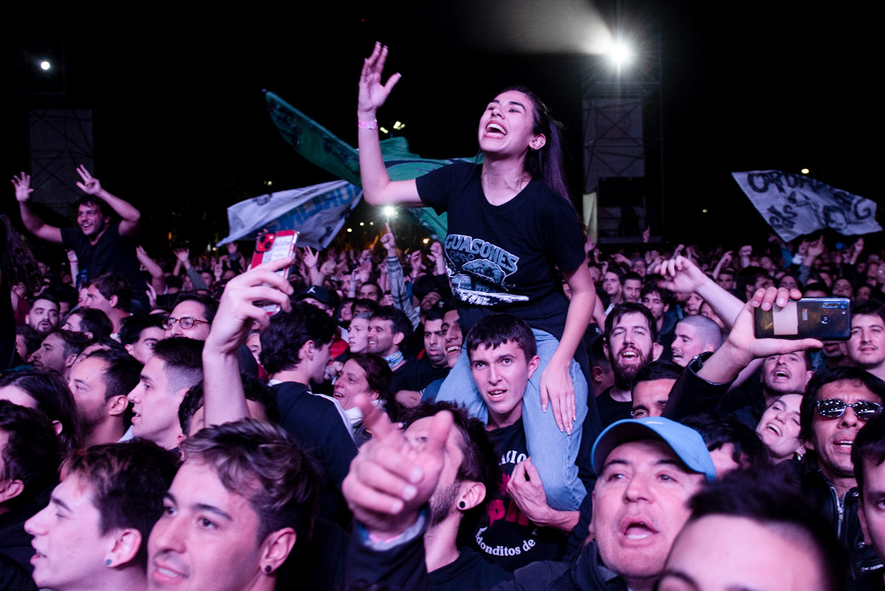 El público durante el show de Guasones en el Quilmes Rock 2022. Foto: Agustín Dusserre