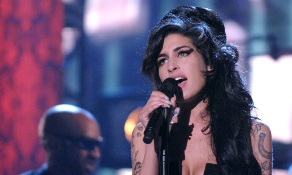 La memorable presentación de Amy Winehouse en Glastonbury ahora en vinilo -  Rolling Stone en Español