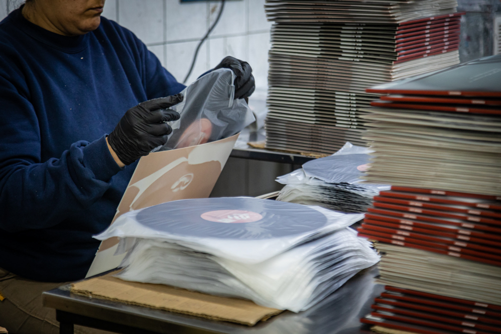 Creciente demanda de discos vinilo abruma a fabricantes - Los