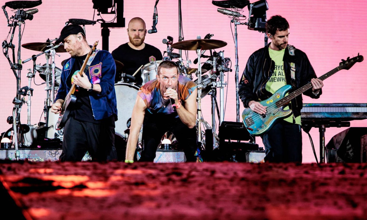 I Coldplay invitano i loro follower a cantare insieme al loro nuovo singolo