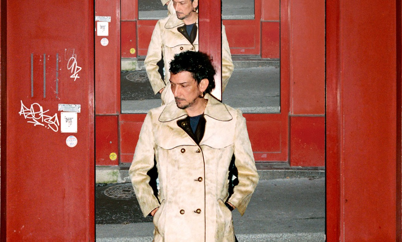 ‘Se me va’: lo nuevo de León Larregui