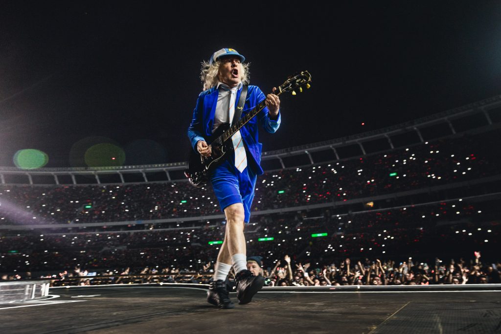 AC/DC volvió a tocar en Buenos Aires: una hamburguesa simple pero muy sabrosa - Rolling Stone en Español