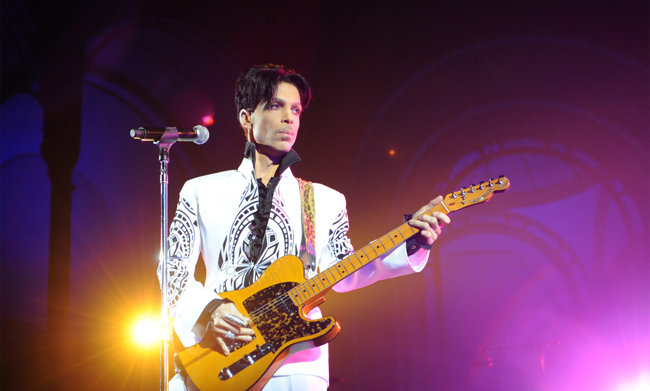 Escucha ‘With This Tear’, la nueva canción póstuma de Prince