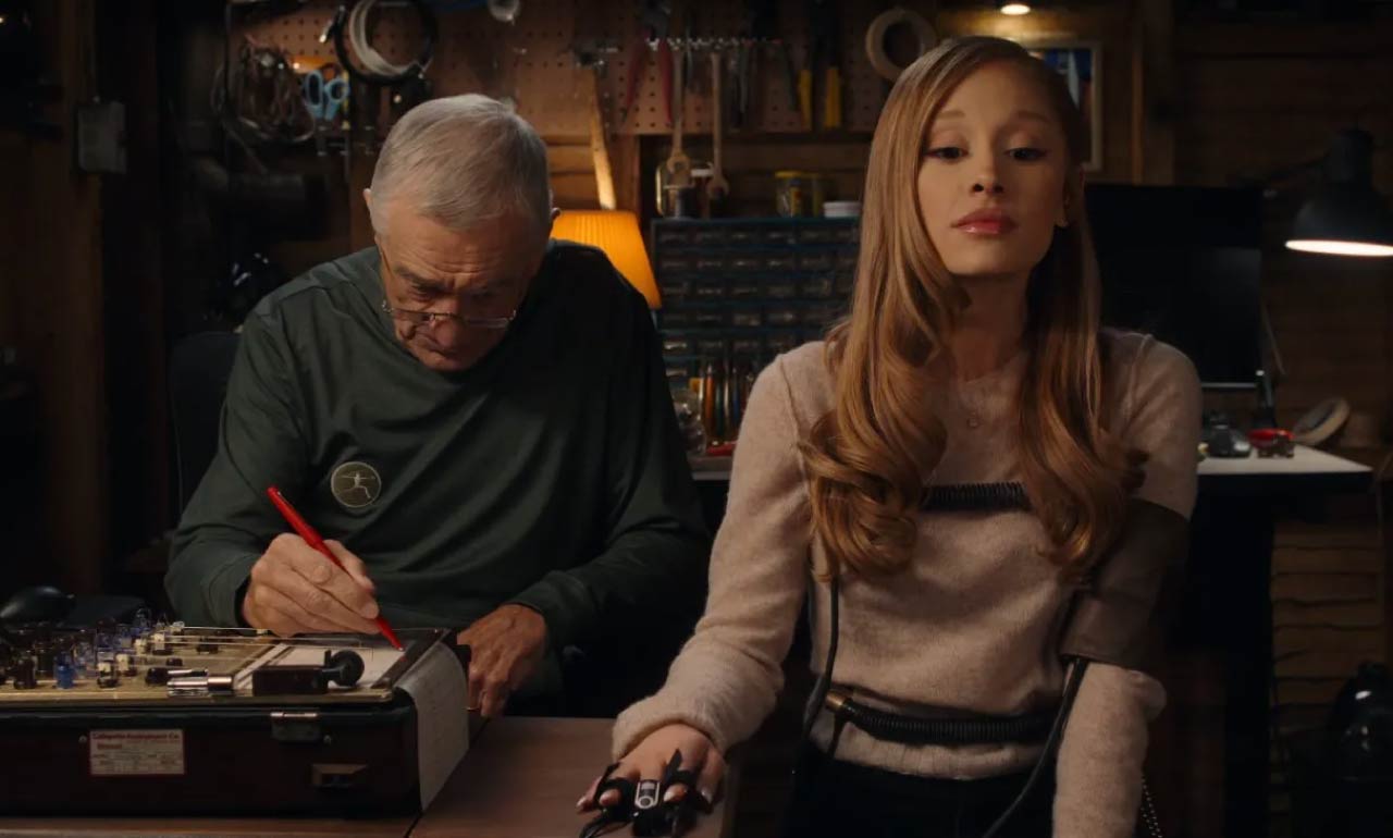 Mira a Ariana Grande someterse al detector de mentiras en el tráiler de Focker In-Law