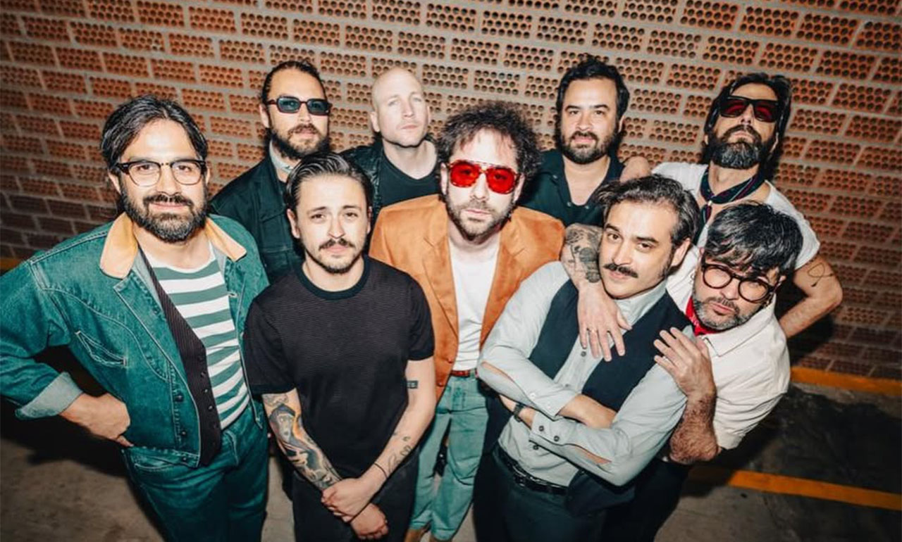 Viva Suecia suma a Enjambre en su nueva versión de ‘Dolor y gloria’